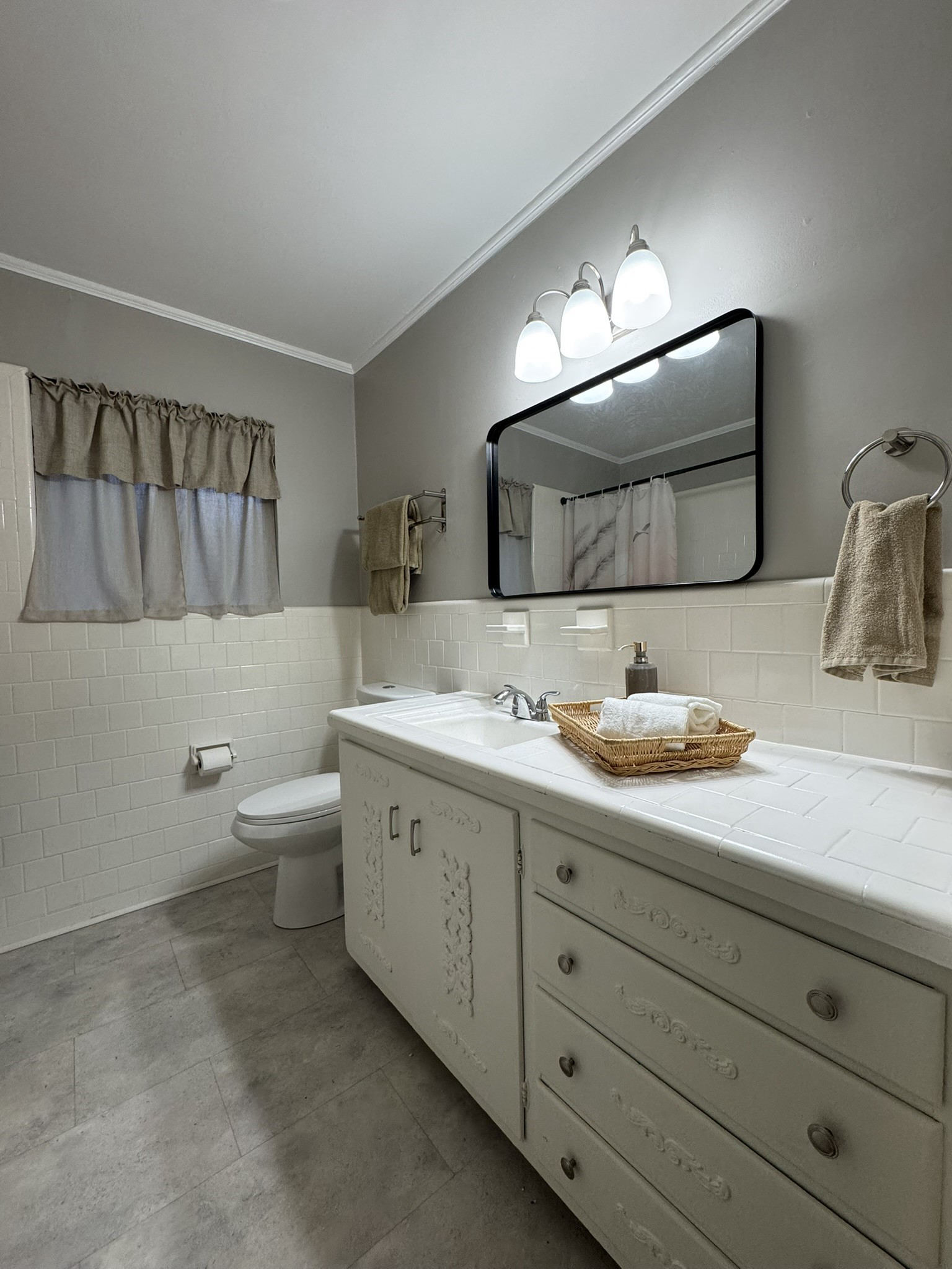 Main Bathroom