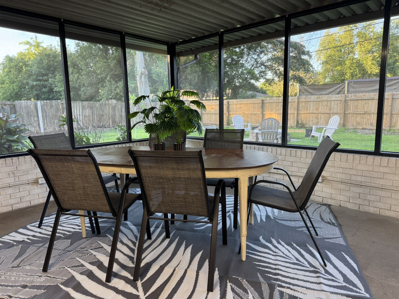 Screened Patio — Dining Table
