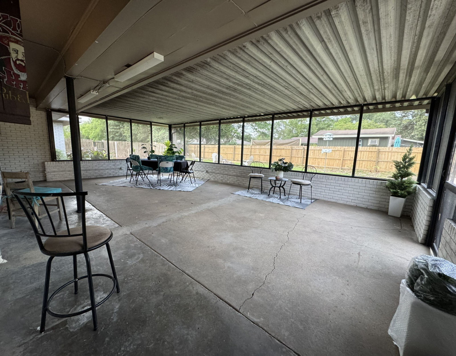 Screened Patio — Wide View